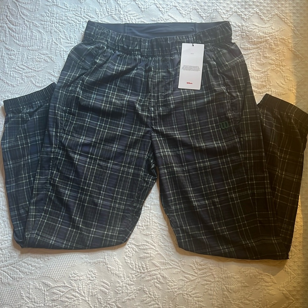 BNWT green plaid men’s Wilson sweatpants.